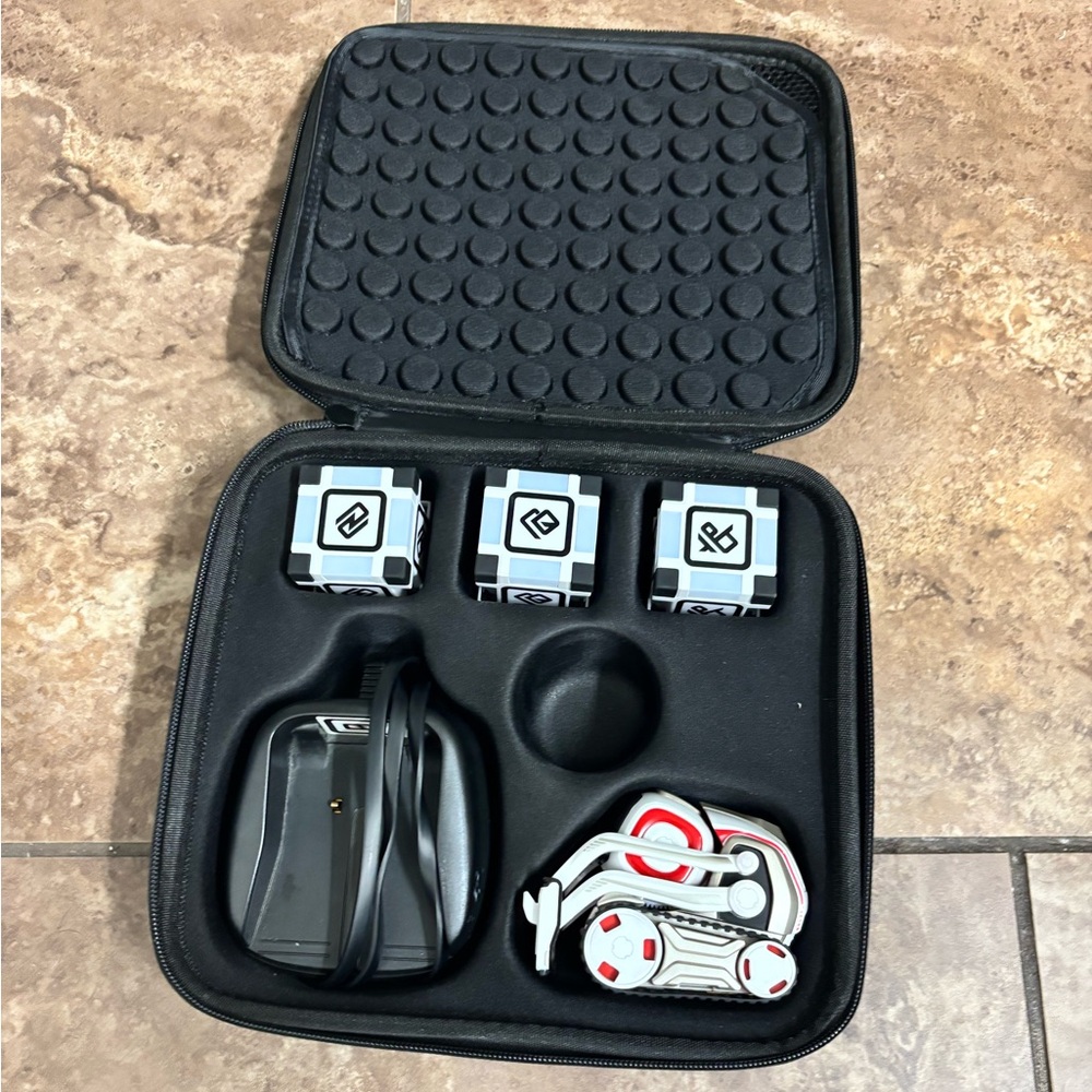 Anki COZMO Robot Charger Cube Learning Robot Toy White. With Carry case